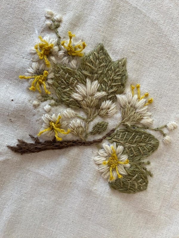 Bordado de flora chilena en volumen