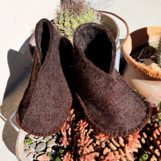 Zapatos/ rustic felted wool slippers